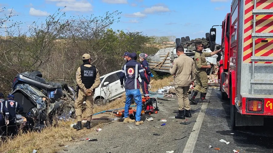 Seis pessoas morrem em grave acidente na BR-230, em Soledade | Rádio Caturité